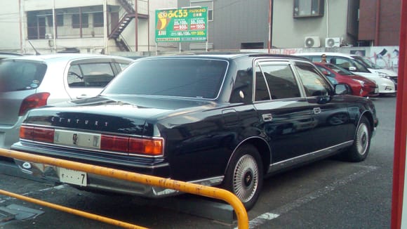 Toyota Century spotted. Note the special license plate.