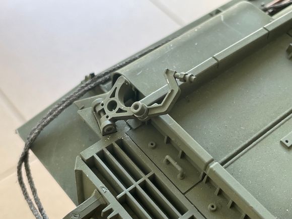 Last mod is to install a cap screw on the gun cradle so that it is functional. However the diameter of the cradle is just a little smaller than the diameter of the L7 barrel.