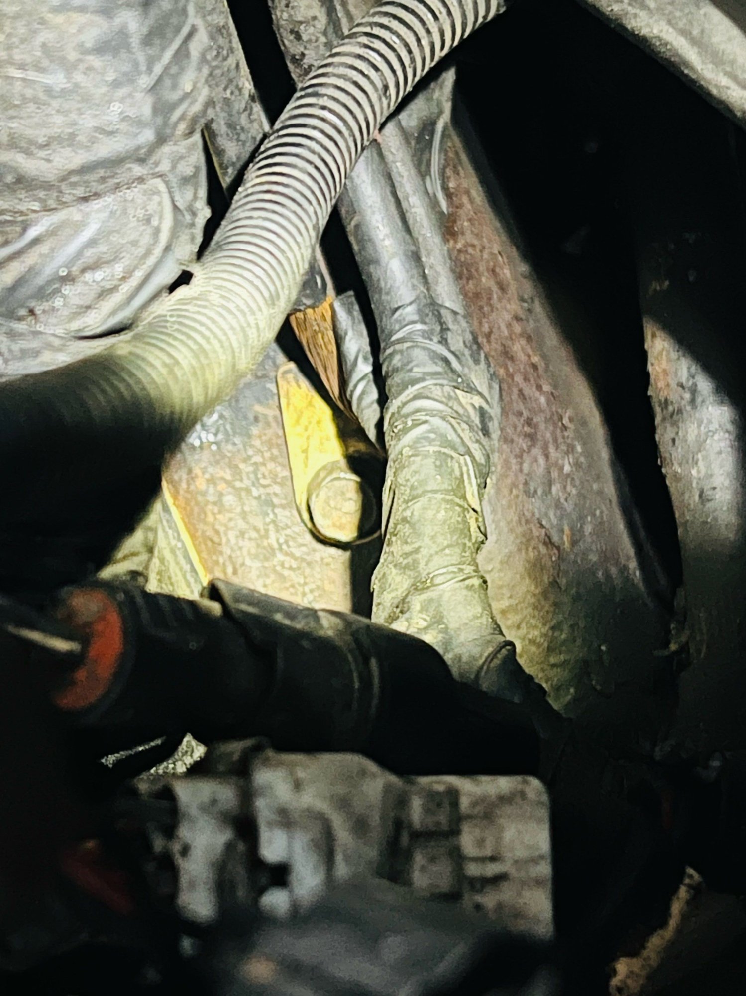 Shotty ground under the brake fluid res. (Starter Harness)