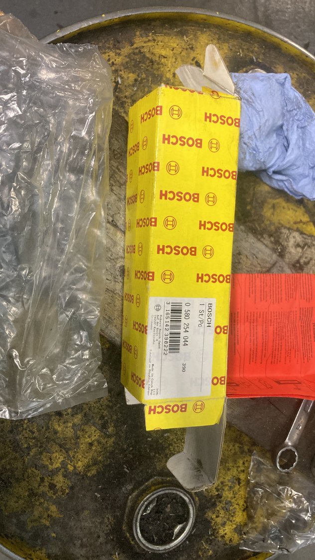 They had better put less effort in copying the box and more effort in the brush assy