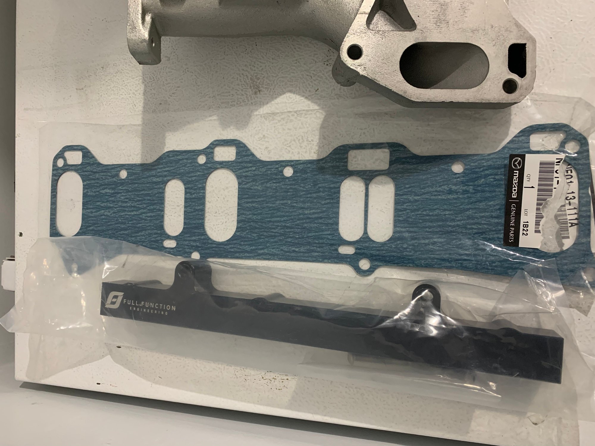 Engine - Intake/Fuel - 20B Lower Intake Parts - Gasket, FFE Rail, Stock LIM - Used - 1993 to 2002 Mazda RX-7 - Allentown, PA 18031, United States