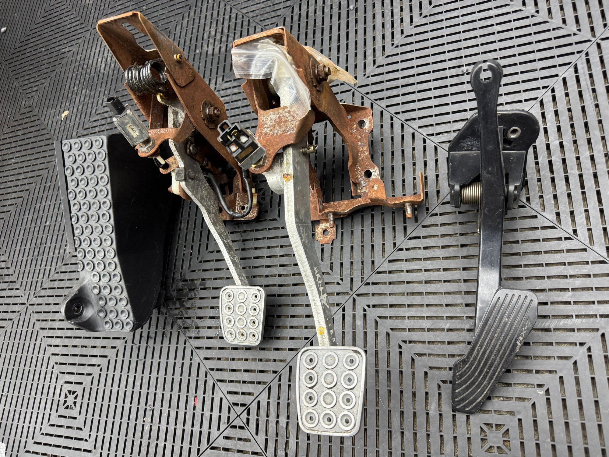 Interior/Upholstery - Complete LHD Pedal Set - Used - 1992 to 2002 Mazda RX-7 - Birmingham, MI 48323, United States