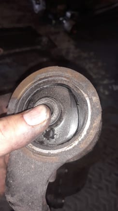 Took the diff out and look how worn these bushings are. I knew the rear felt a bit sloppy. 