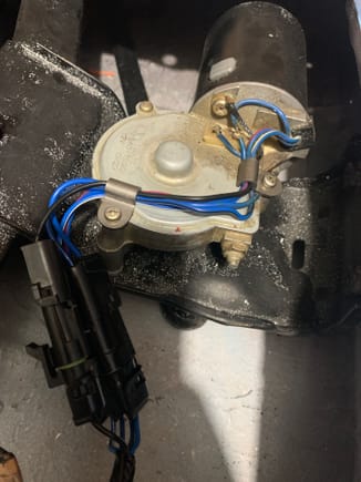 Replaced corroded wiper motor connector with WeatherPack unit
