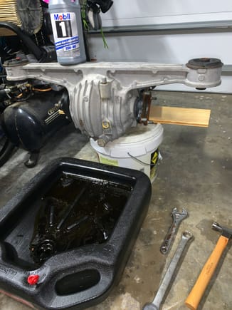 Replacing fluid on the LSD diff 