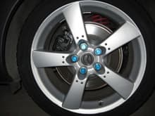 rays lugs, center caps painted to match other emblems, black calipers.