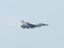 Thunderbird with vapor trail.jpg