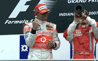 Massa_Spits_Hamilton.gif