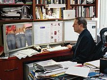 al-gore-three-monitors.jpg
