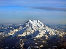 800px-Mt_Rainier_peaks.jpg