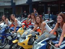 hooters on wheels 2.jpg