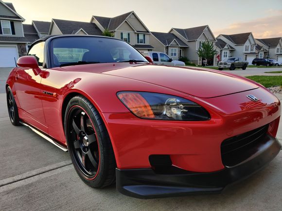 18x8.5 rear, 7.5 front
