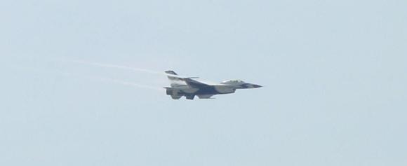 Thunderbird with vapor trail.jpg