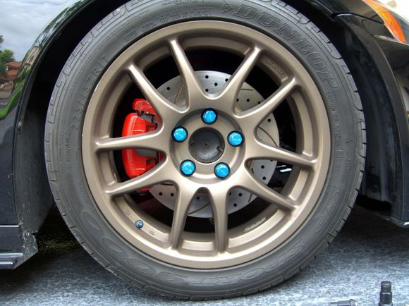 car - blue lugs closeup.jpg
