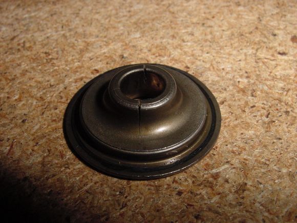 Cracked Valve Spring Retainer