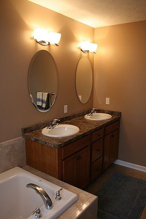 Master Bath 1.JPG