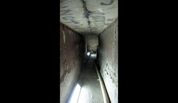 640a Shaft to the burial chamber.JPG