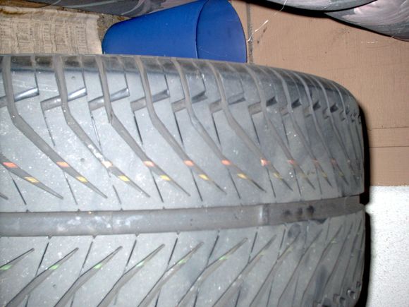 1_multipart_xF8FF_2_tires.jpg