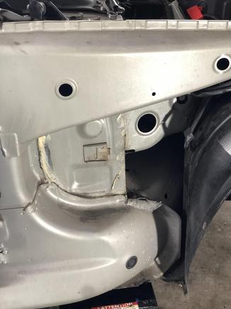 I had a small racing battery in the trunk, but I suppose the long wiring had too much resistance and the car would have a slow start. So, its time to move the battery to the front. 