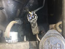 This can be the High point pressure for AC. Some suggest that if we get 300 Psi in AC High pipe, then on Low AC pipe need to get 20 X lower like 15 Psi. Please let me know if is true for this model? Thank you.