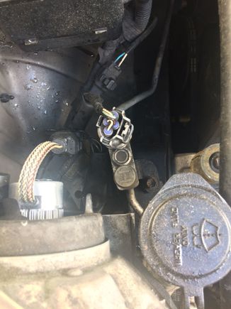This can be the High point pressure for AC. Some suggest that if we get 300 Psi in AC High pipe, then on Low AC pipe need to get 20 X lower like 15 Psi. Please let me know if is true for this model? Thank you.