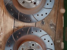Drilled and grooved discs