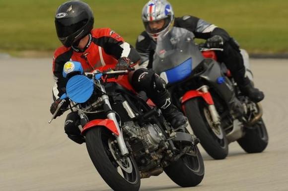 9/09

me following doug on a warmup lap. you can see my vidcam through my windscreen.