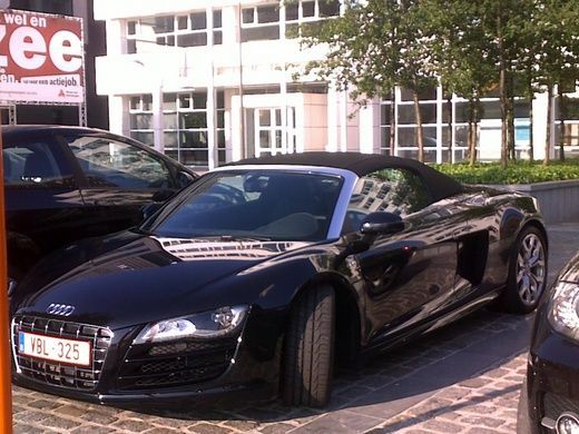 Damen und Herren...The 2010 Audi R8 Cabriolet V10.