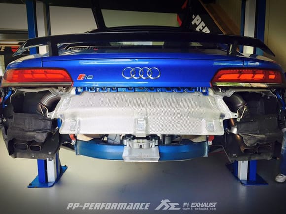 We try to remove Audi R8 V10 stock exhaust system.