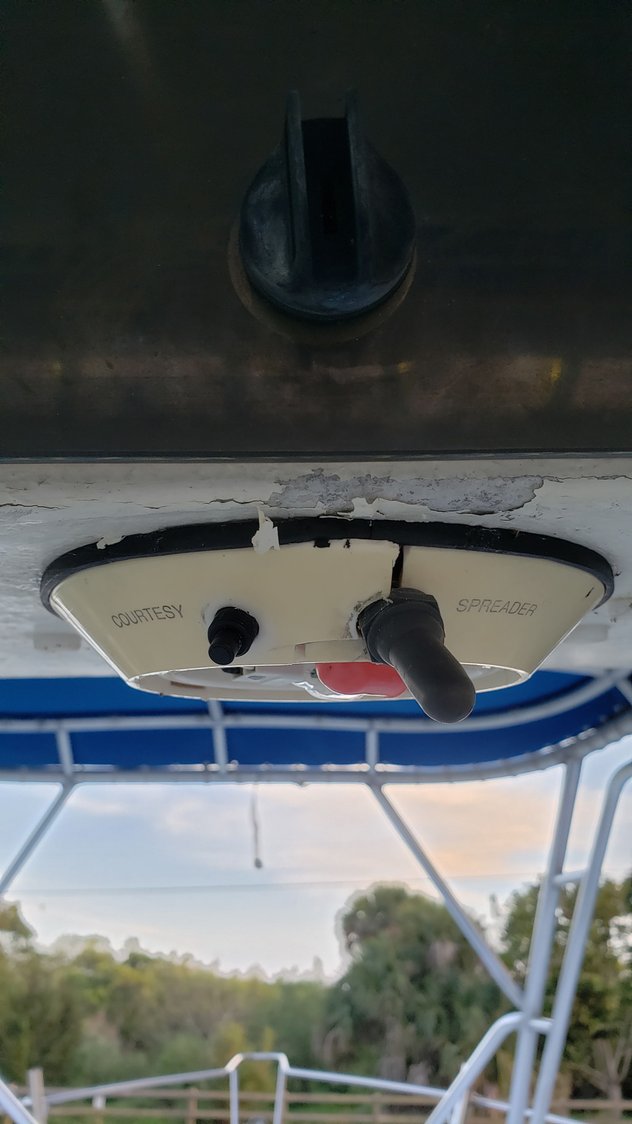 Need assistance Guest Courtesy Dome Light The Hull Truth Boating