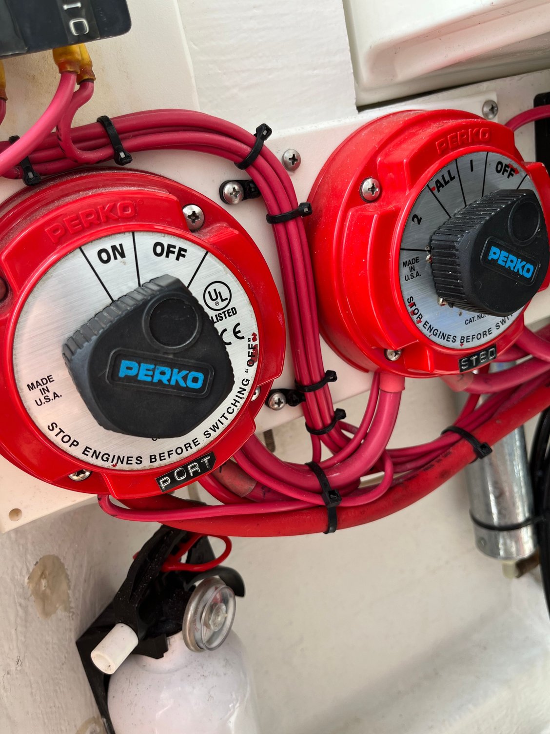 3 batteries. 2 switches. 2 engines The Hull Truth Boating and