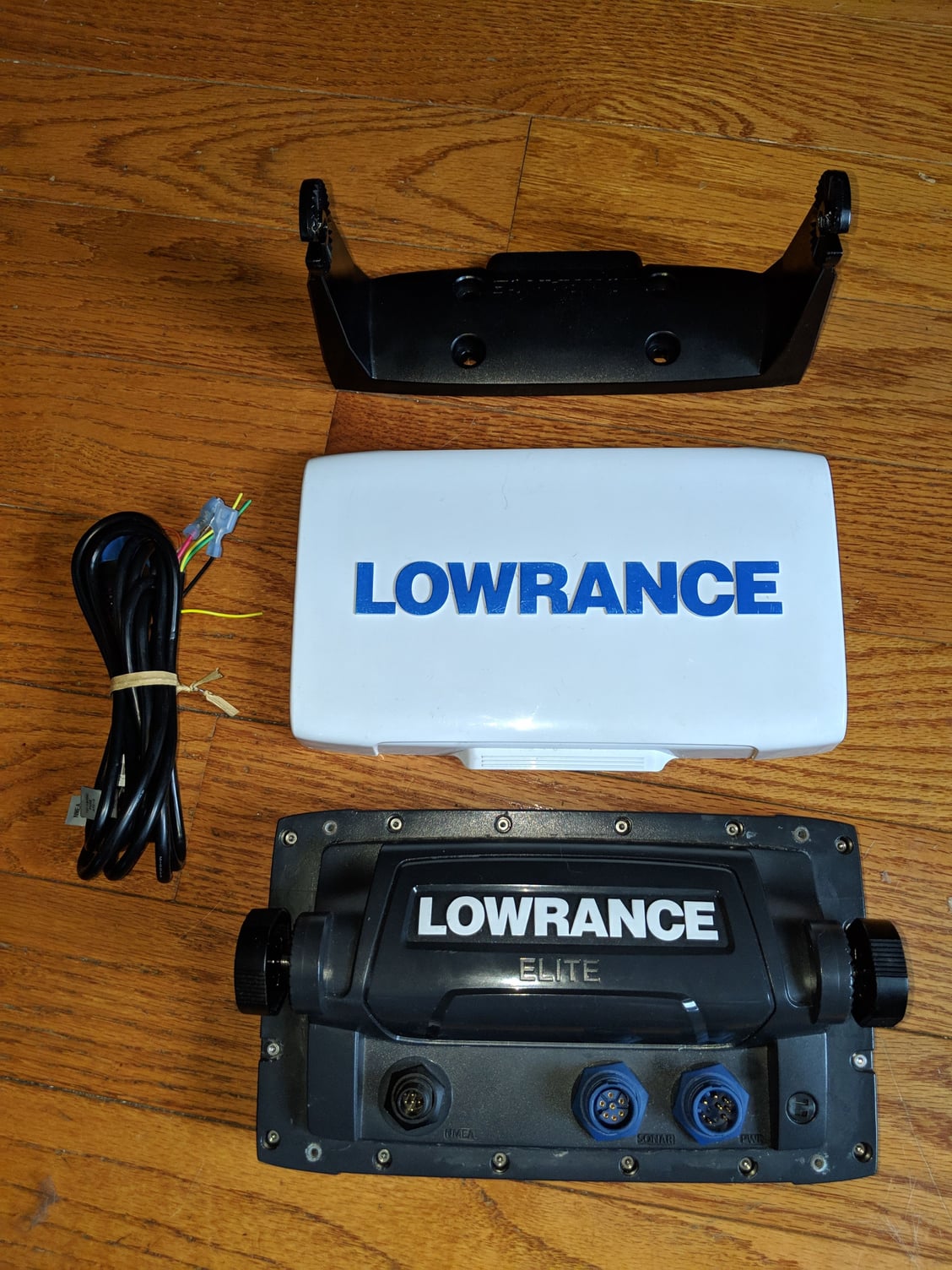 Lowrance Elite 7 Transducer Bracket - Lowrance® StructureScan2™ Sonar Shoot - Thru - Hull ... : Frequency custom range — upper and lower limits controls the transducer frequency used to select the upper limit and lower limit of used by the unit.