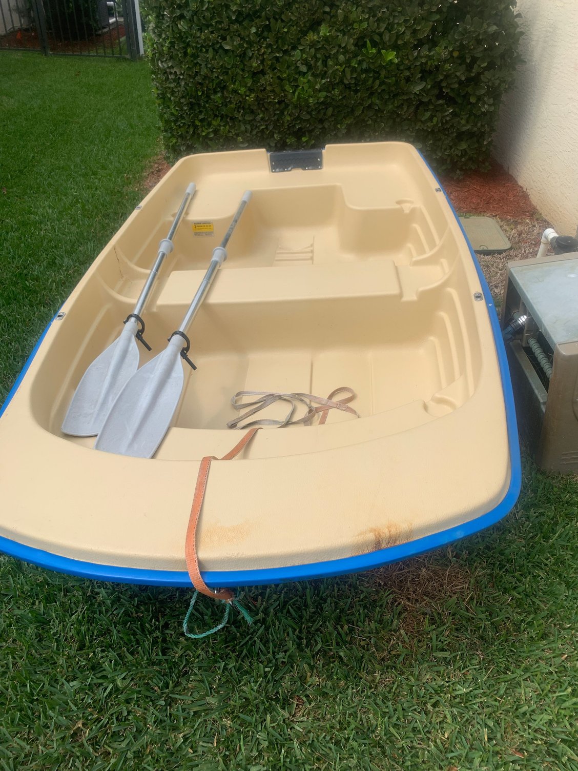 DINGHY Watertender 9'4 with aluminum oars.. Excellent Condition The