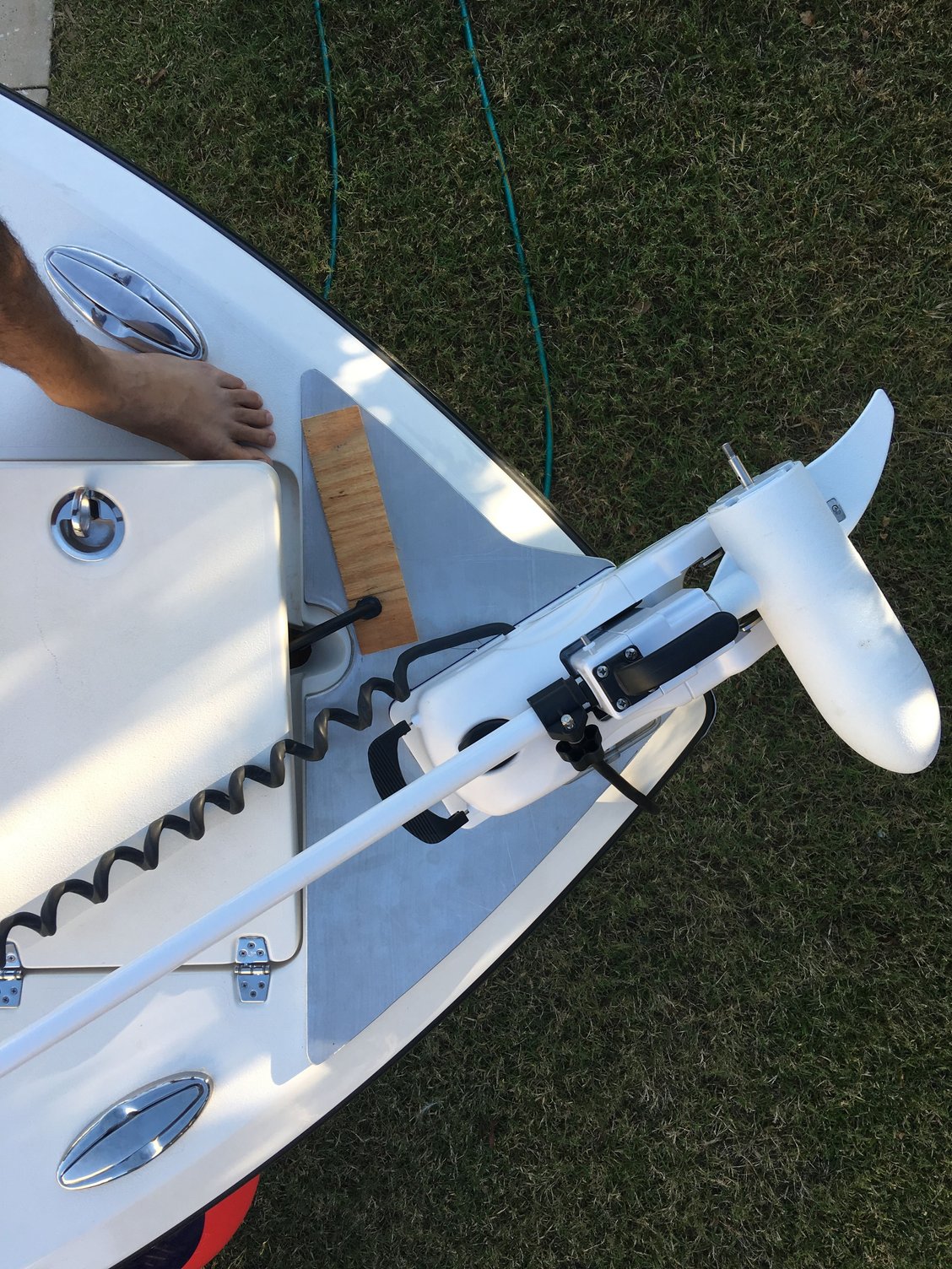 Installing a Rhodan Trolling Motor w/o Fouling Anything at the Bow