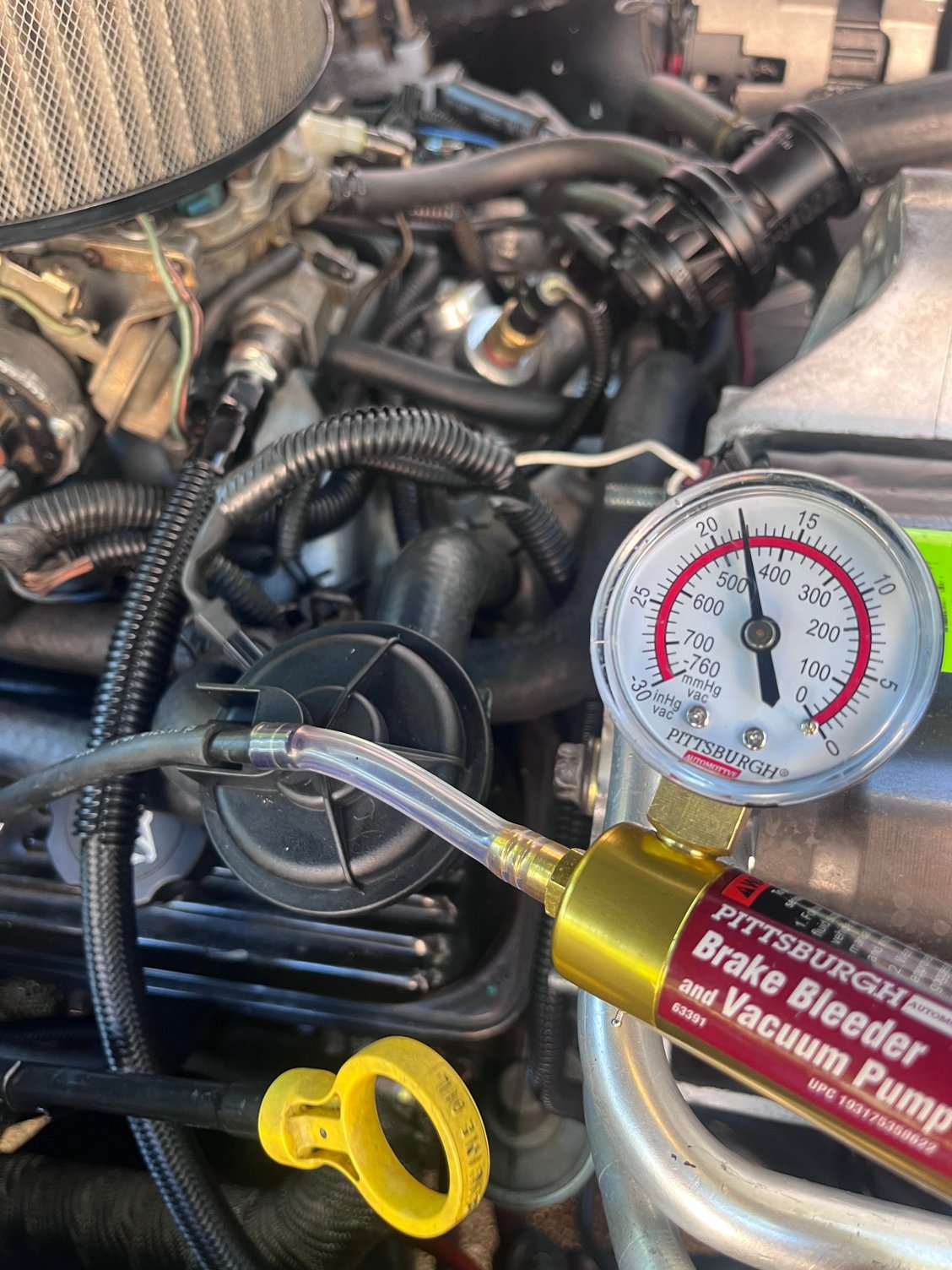 Here�s the vacuum reading with the AC engaged. Not a bad vacuum signal for a mild 350! 