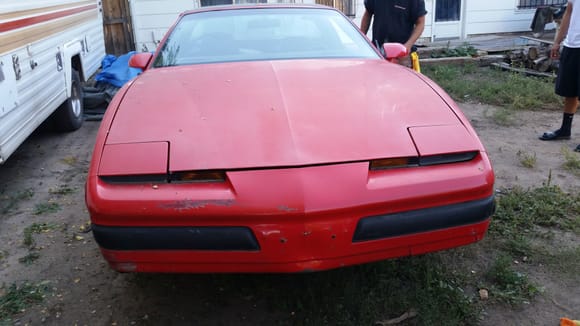 Luckily I came across this '89 firebird. The car was originally an lo3, t5 and had minimal rust. I was expecting to have to do an auto to manual swap so this was a big relief.