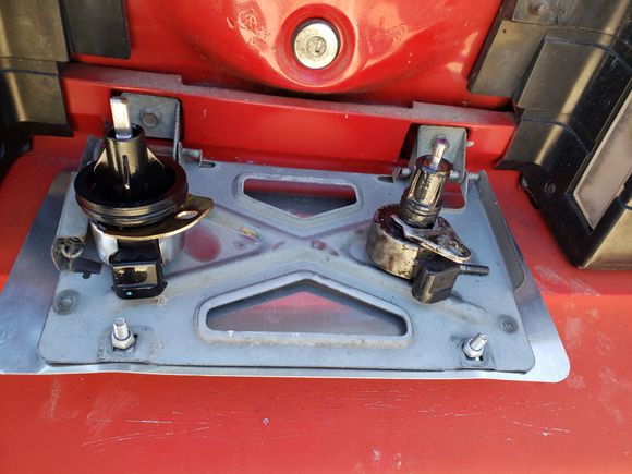 On the left the VSS I purchased that will not fit.

On the right the VSS I pulled from the car.