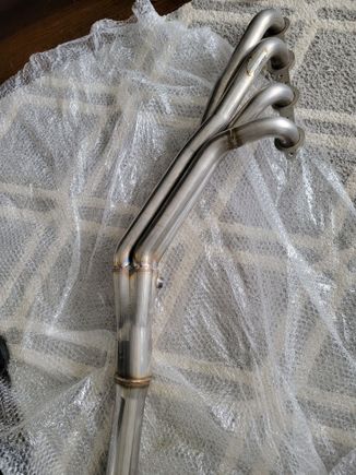Confirming the Holley duals slip fit connection installs onto the Stainless Works long tubes. 