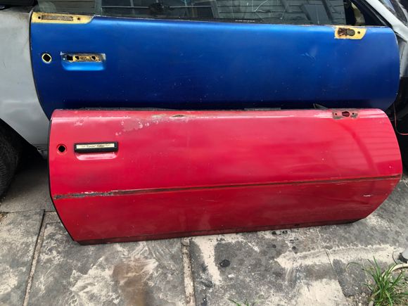 Picked up a new door for the passenger side. Very clean. 