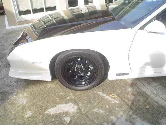 FRONT BRAKES FROM A CORVETTE GRAN-SPORT.I MILLED DOWN MY OLD ROTORS,TO THE HUB,THEN TOOK THE SURFACE DOWN THE THICKNESS OF THE VETTE HAT,SO THAT THE WHEELS WOULD NOT STICK OUT.I MADE MY OWN BRACKETS TO MOUNT EVERYTHING!!!  NOTICE THE TINT ON THE OUTER EDGE OF THE WINDSHIELD,THAT COVERS THE INNER (A) PANEL FROM VIEW. 4TH GEN DASH IS NARROWER.......