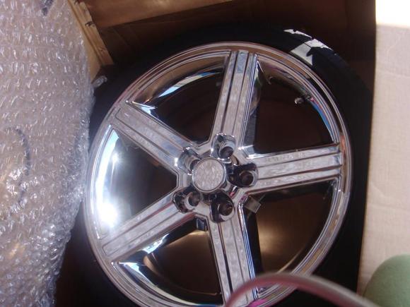 One of the 20 inch wheels i just purchase, is gonna look really good on the Camaro