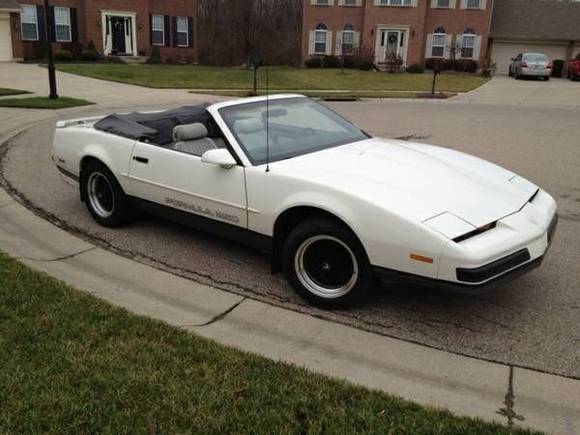 1987 formula firebird 350 ci  convertible
converted by convertible comcepts in 87 west seneca new york 
not asc