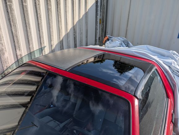 Side by side pic of the Lexan and glass tops. Night and day difference