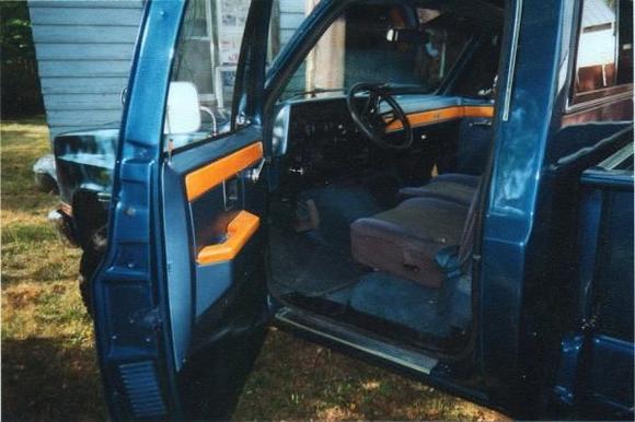 Red Oak, Carpeting and bucket seats