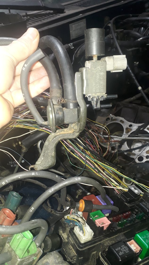 Im not sure where it goes/fixed, someone to send pictures please.  Its an atm 1995 2nd gen 4runner 3vze 3.0 V6. Note: The fuse block in the engine bay is perpendicular to the fender. 