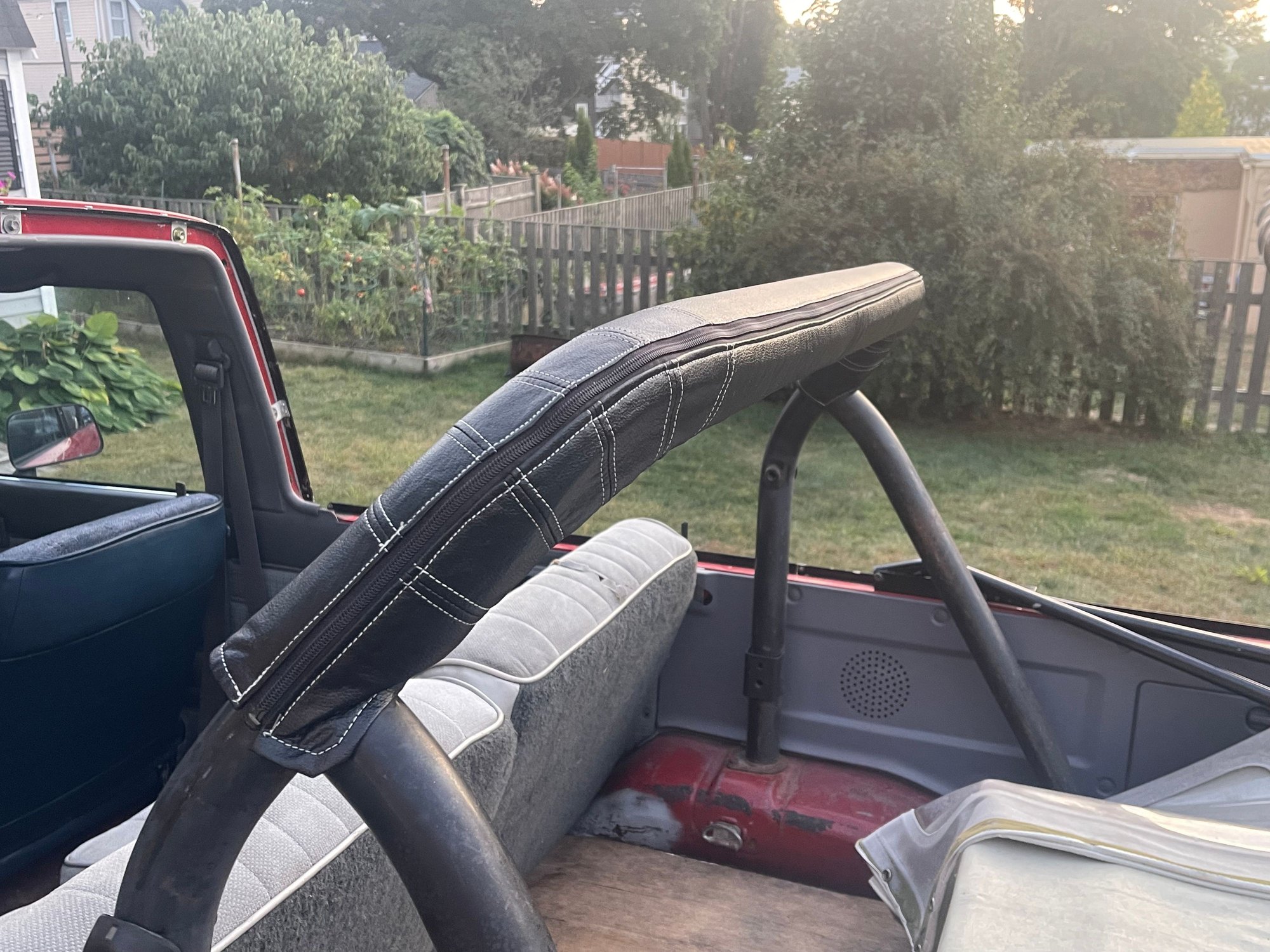 Roll bar cover with padding