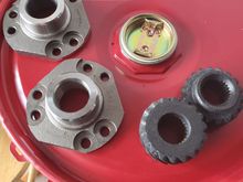 Hub Journals on the left. Side gears on the right. I.D. of the journals needs bored out to accept the bushings from ECGS and the side gear spines need shortened from the inside part of the side gear (material removed from the side facing the inside of the diff, The side gear closest to the bottom of the pic)