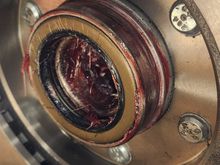 Before going on i added a healthy amount of grease inside the hub it'self. Then grease on the rubber of oil seal and where the rubber for knuckle dust seal will sit.