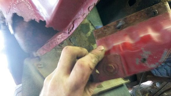 came off when using slide hammer to get the shackle off DAMN ratzinfrazin *&#$%#^ aggggghhhhh