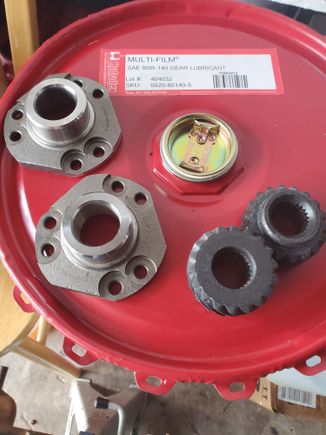 Hub Journals on the left. Side gears on the right. I.D. of the journals needs bored out to accept the bushings from ECGS and the side gear spines need shortened from the inside part of the side gear (material removed from the side facing the inside of the diff, The side gear closest to the bottom of the pic)